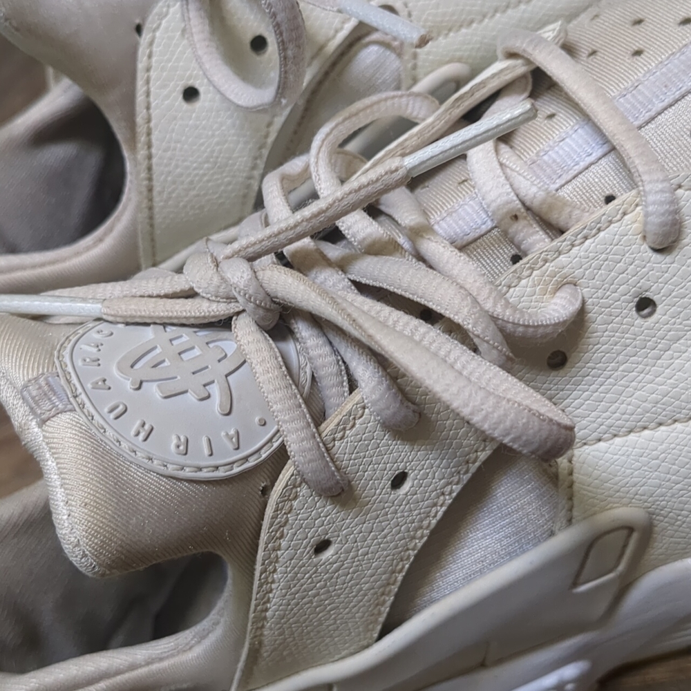 Nike Huarache Shoes white silver leather GUC 9.5 - Picture 6 of 7
